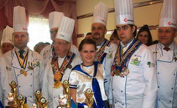  В Киеве студенты ДНУ показали, как умеют готовить