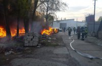 Масштабный пожар на Левом берегу Днепра: загорелся полиэтилен (ФОТО)