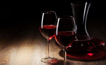 Полбокала вина в день повышают риск рака груди, - ученые