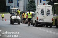 Дніпро піклується: у місті продовжують відновлювати дорожню розмітку задля безпеки водіїв та пішоходів