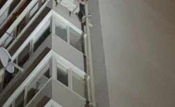​Ради любимой на 16-й этаж по газопроводу: в Днепре с трубы сняли 29-летнего мужчину