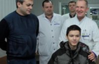 Подростка, выжившего после сквозного ранения головы под Мариуполем, направили из Днепропетровска на реабилитацию в Литву