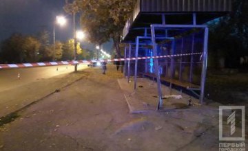 ДТП в Кривом Роге: автомобиль сбил людей на остановке общественного транспорта 
