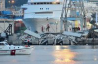 Судно врезалось в контрольную вышку в итальянском порту