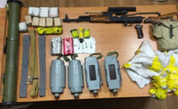В Днепропетровской области СБУ обнаружила шесть тайников с оружием и боеприпасами