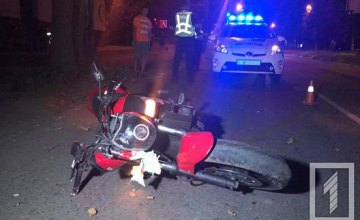 На Днепропетровщине мотоциклист сбил женщину: пострадавшая в тяжелом состоянии