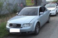 В Днепропетровске полиция задержала автомобиль с перебитыми номерами, оружием и техникой