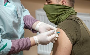 Медичні бригади Дніпропетровщини  вакцинують від COVID-19 військовослужбовців 
