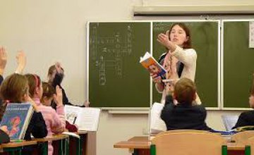  Кабмин утвердил выделение 1 млрд гривен на оснащение начальных школ