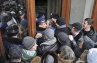 Пророссийские активисты захватили здания Донецкой и Харьковской ОГА, а также СБУ в Луганской области