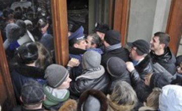 СБУ подтвердила факт захвата Донецкого областного управления пророссийскими активистами