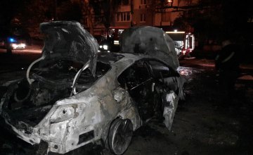 Ночью на Тополе сгорели Volkswagen Passat и BMW