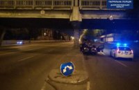 Ночью в Днепре пьяный водитель врезался в отбойник на Слобожанском проспекте
