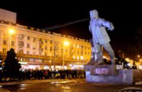 Полиция Днепропетровска открыла уголовное производство по факту демонтажа памятника Петровскому
