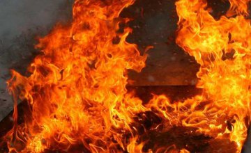 ​Ночью под Днепром горел частный дом: есть пострадавшие 