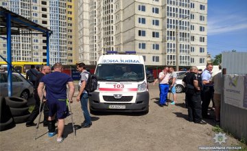 В Киеве на автостоянке произошел конфликт с дракой и выстрелами