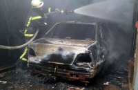 На Днепропетровщине сгорел гараж вместе с автомобилем