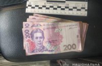 Сім тисяч гривень за уникнення відповідальності: у Кам'янському на спробі підкупити поліцейського затримали 33-річного чоловіка