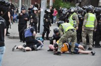 В Одессе во время массовой драки футбольных фанатов пострадало двое полицейских (ВИДЕО)