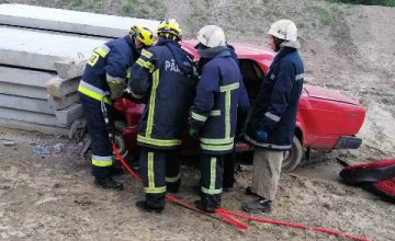 На Черниговщине легковушка врезалась в бетонные плиты: погиб водитель