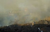 На Запорожском шоссе горит стихийная свалка 