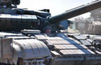 Виктор Бутковский показал днепропетровским школьникам масетр-класс по вождению танка Т-64 (ФОТО)