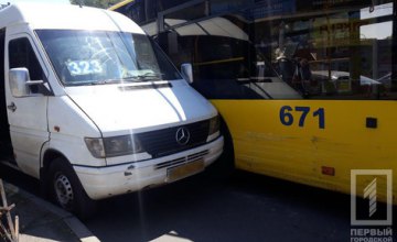 На Днепропетровщине пассажирская маршрутка и троллейбус попали в ДТП