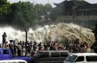 На побережье Японии обрушилось 10-метровое цунами