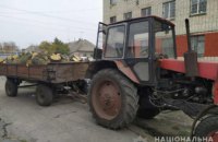 На Днепропетровщине остановили трактор с дровами без документов