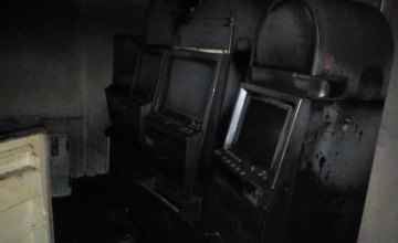 ​В Днепре ночью неизвестные в балаклавах громили и поджигали залы игровых автоматов