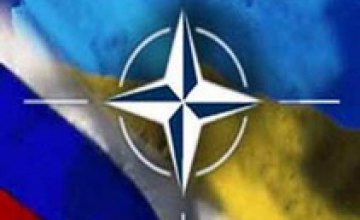 Отказ Украины от НАТО – не более чем «вбрасывание гирек на каждую чашу весов», – эксперт