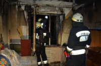 В Днепре ночью горела квартира в 9-этажке: есть пострадавшие (ВИДЕО)