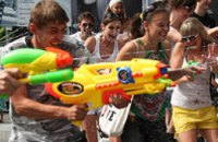В воскресенье в Днепропетровске состоится массовая перестрелка из водометного оружия