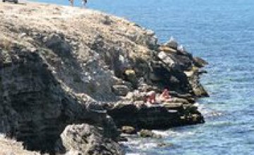 В Крыму пьяный турист упал в море с 20-метровой скалы
