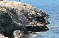 В Крыму пьяный турист упал в море с 20-метровой скалы