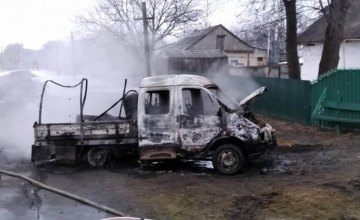 В Новомосковском районе сгорел грузовик: «ГАЗель» временно стоял возле жилого дома