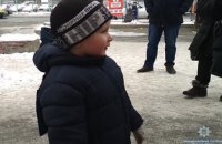 В Киеве 4-летний мальчик потерялся на рынке (ВИДЕО)