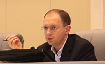 Арсений Яценюк просит предпринимателей Днепропетровска не увольнять людей