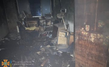 Ночью в Павлограде горело общежитие: пожарные спасли 4 человек, 2 из которых дети