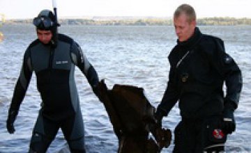 В Днепропетровске водолазные группы начали расчистку дна Днепра