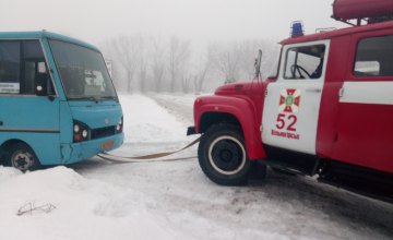 ​На Днепропетровщине застрял в сугробе рейсовый автобус «Кривой Рог – Днепр» 
