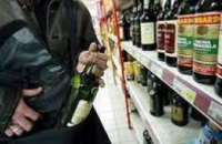 В Кривом Роге мужчина пытался украсть из супермаркета бутылку дорогого коньяка, которую проспорил другу