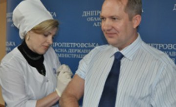 Главный санитарный врач Украины сделал прививку в Днепропетровске 
