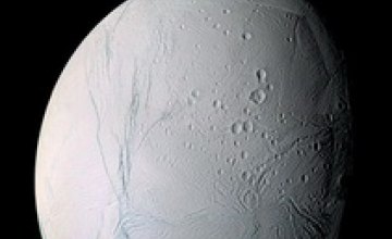 NASA раскрыло тайну загадочных пятен на Энцеладе