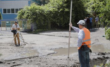 В Днепре строят ливневую канализацию на улице Мониторная 
