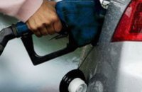 АМКУ наказал предпринимателя за завышенные цены на бензин