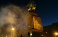 В Харькове местные активисты снесли крупнейший в Украине памятник Ленину