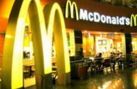 «Макдоналдс» оштрафовали за кишечную палочку в молочном коктейле и мороженом