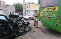 ​В Харькове автомобиль «BMW» столкнулся с рейсовым автобусом: есть пострадавшие (ФОТО)