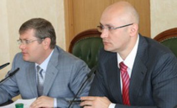 Руководители области поздравили днепропетровчан с Днем Конституции